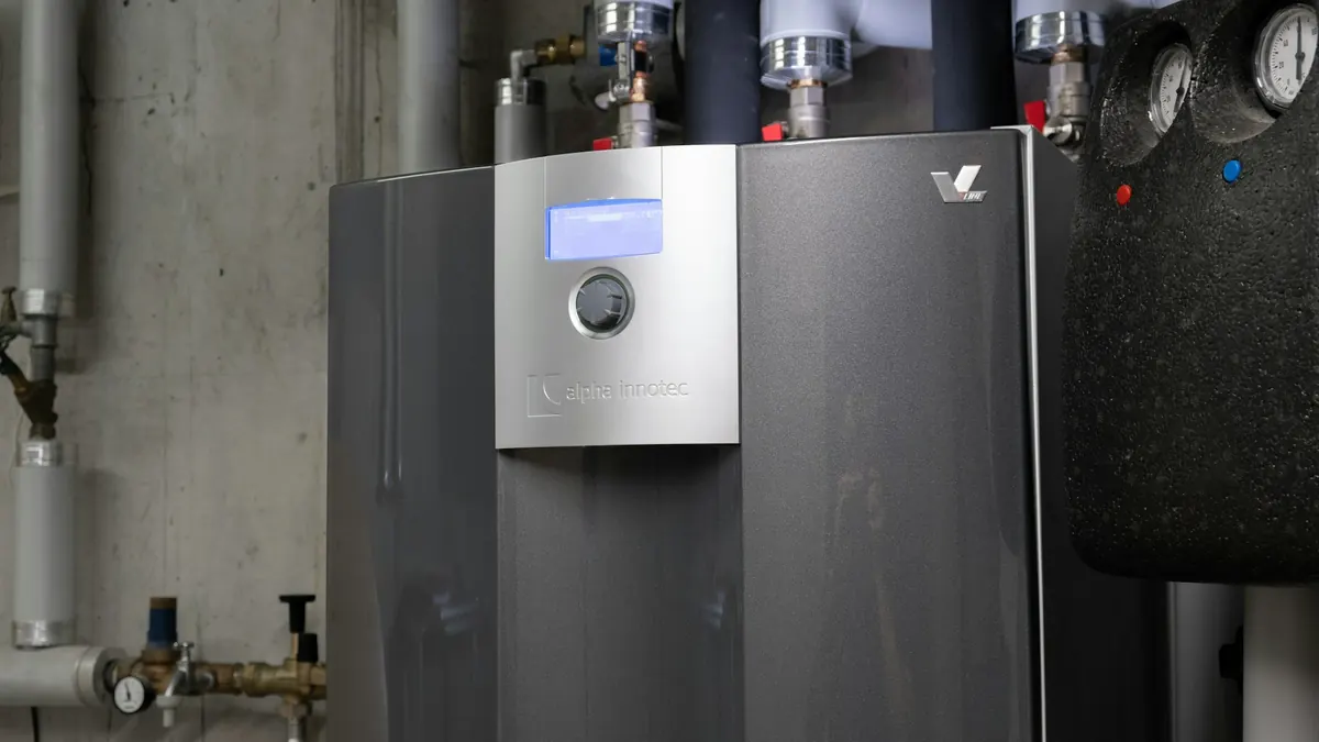 Indoor heat pump unit and pipework in a plant room
